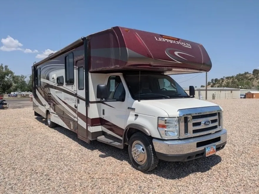 2016 Ford E-450 Cutaway photo 1