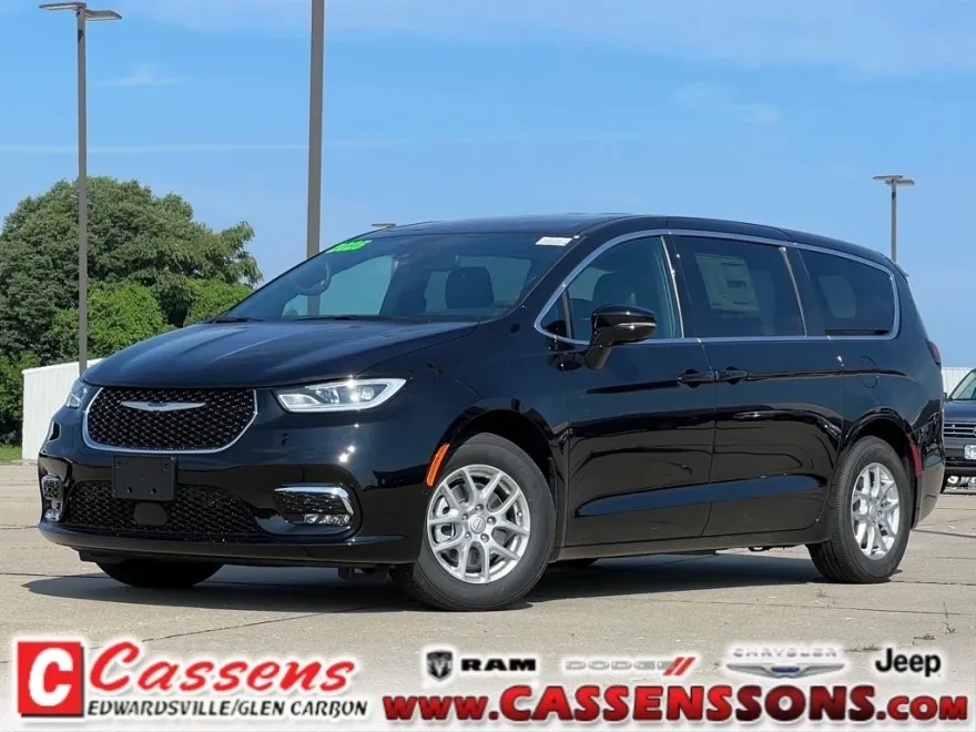 2025 Chrysler Pacifica photo 1