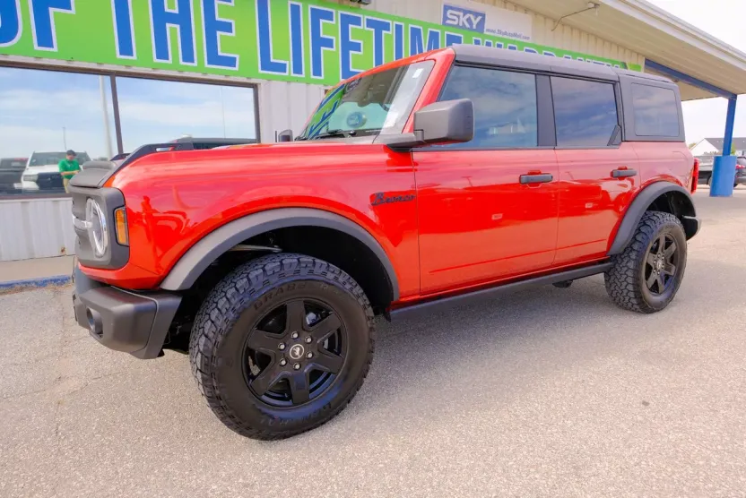 2023 Ford Bronco Black Diamond photo 1