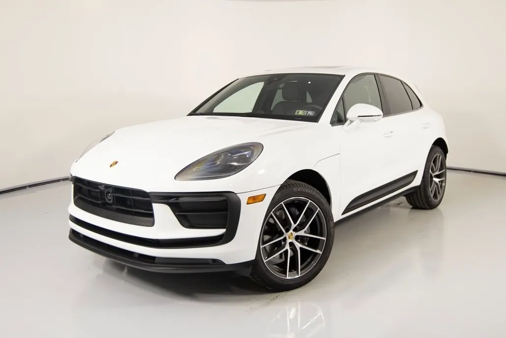 2025 Porsche Macan photo 1
