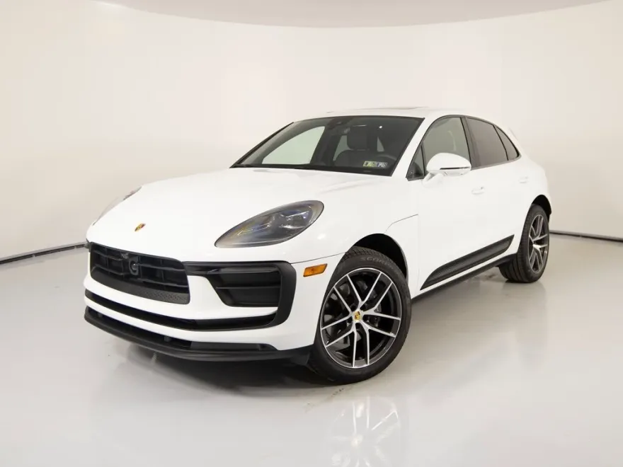 2025 Porsche Macan photo 1