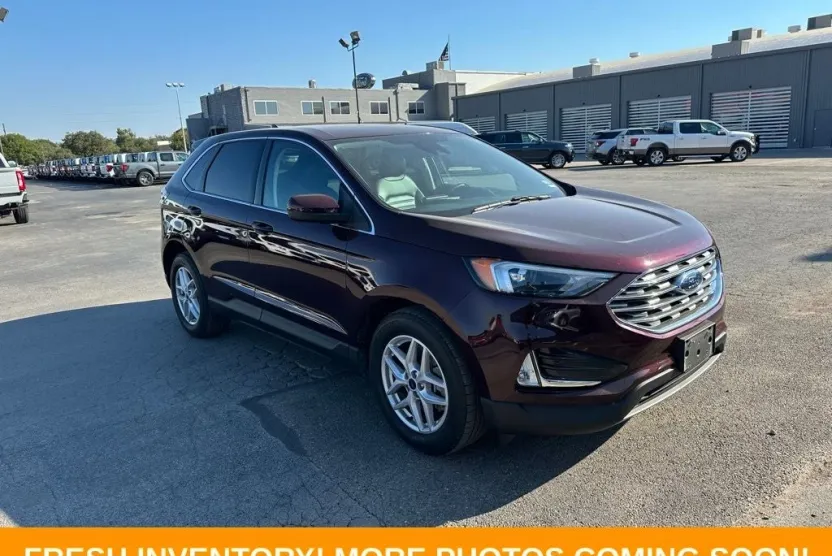 2022 Ford Edge SEL photo 1