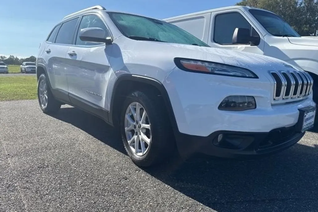 2015 Jeep Cherokee Latitude photo 1