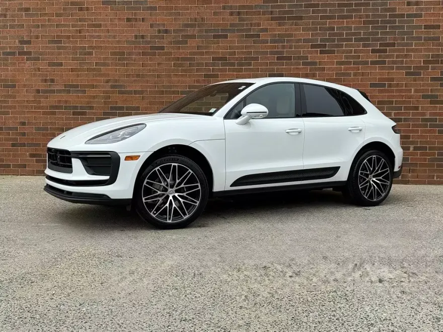 2025 Porsche Macan T photo 1