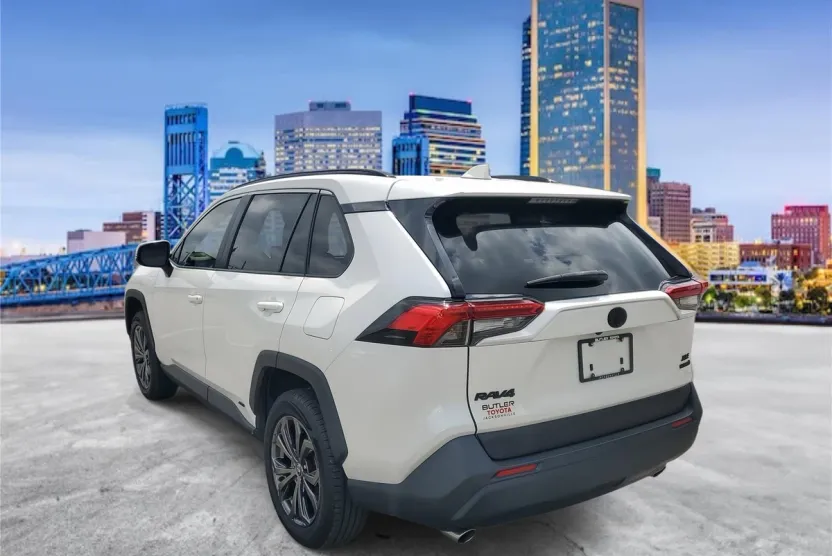 2022 Toyota RAV4 Hybrid XLE Premium photo 1