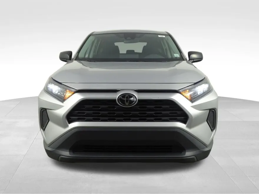 2022 Toyota RAV4 LE photo 1