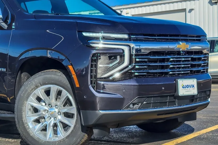 2025 Chevrolet Suburban Premier photo 1