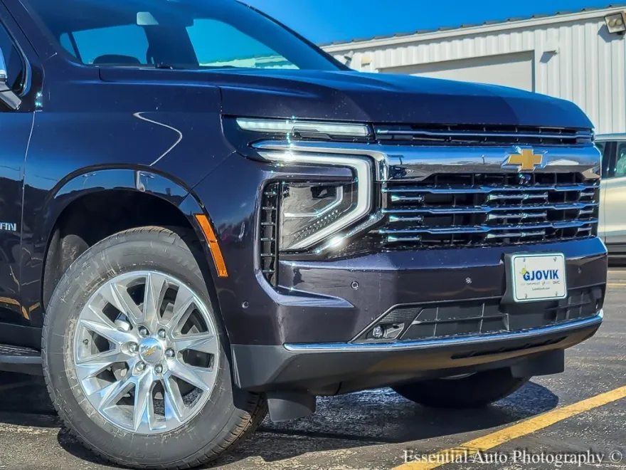 2025 Chevrolet Suburban Premier photo 1
