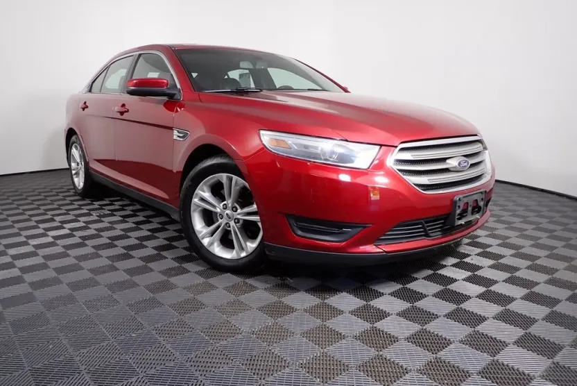 2014 Ford Taurus SEL photo 1