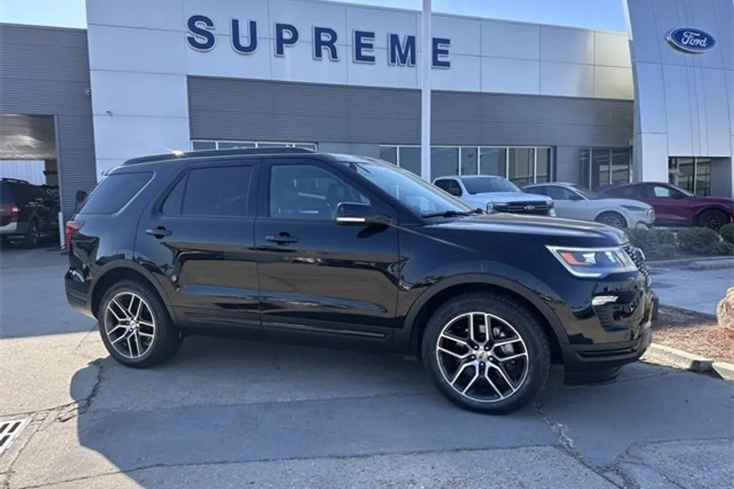 2018 Ford Explorer Sport photo 1
