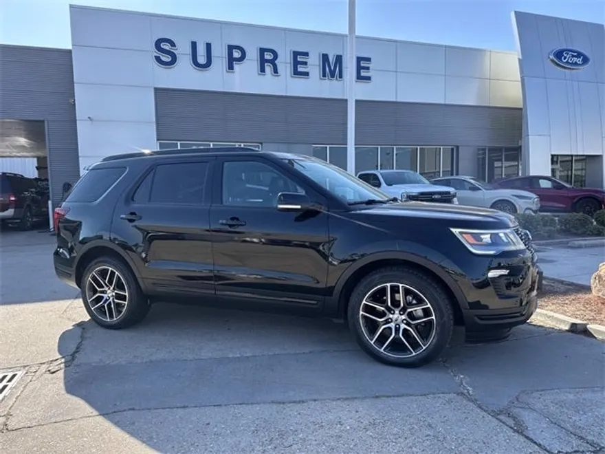 2018 Ford Explorer Sport photo 1