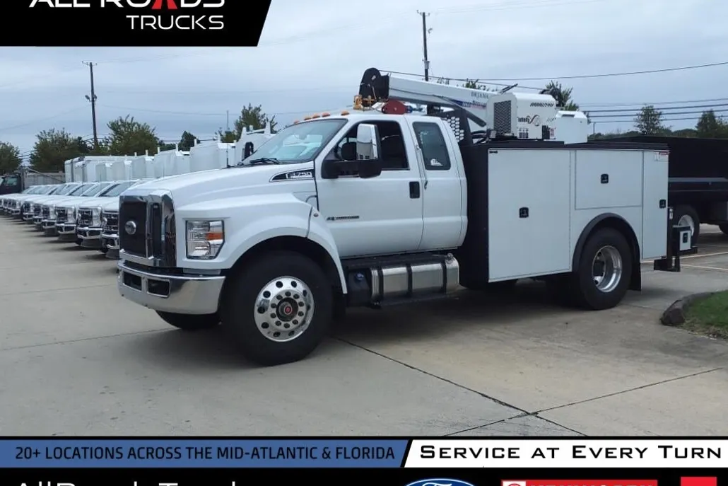 2025 Ford F-750 Base photo 1