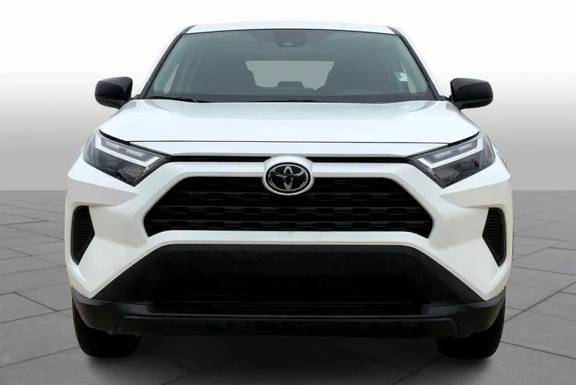 2025 Toyota RAV4 LE photo 1