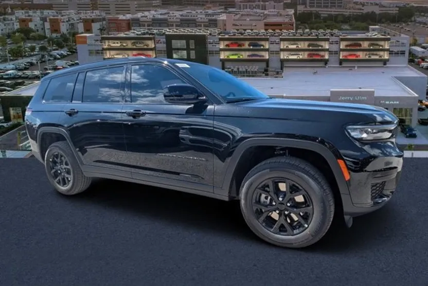 2025 Jeep Grand Cherokee Altitude photo 1