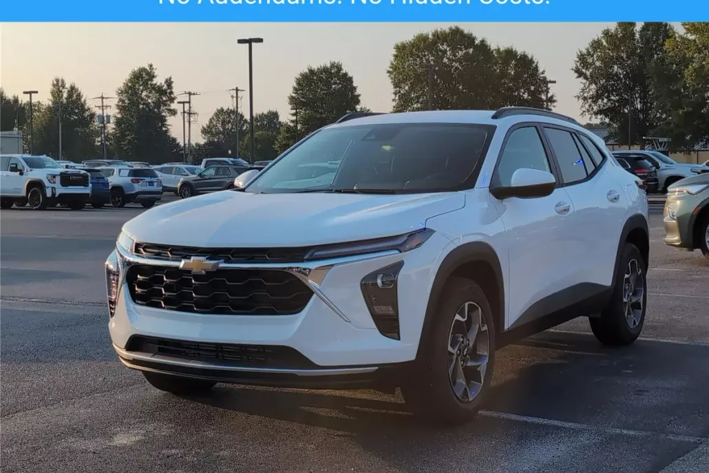 2025 Chevrolet Trax LT photo 1