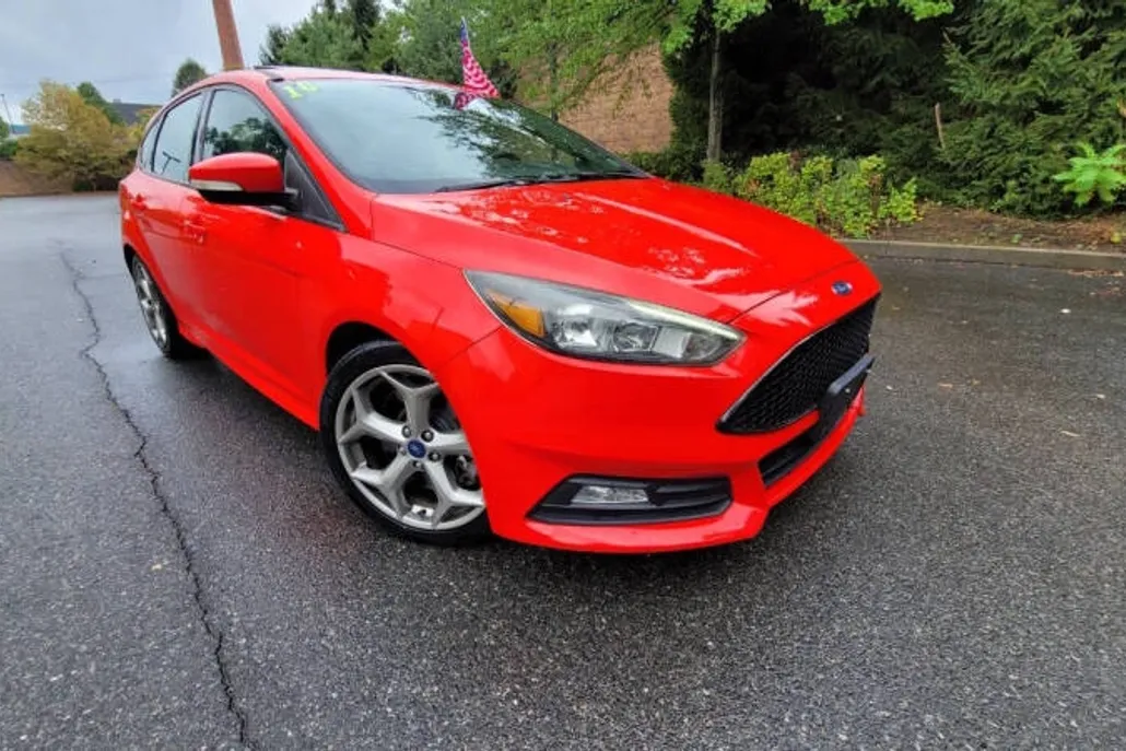 2016 Ford Focus ST photo 1