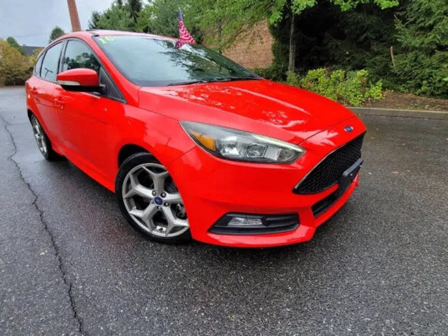 2016 Ford Focus ST photo 1