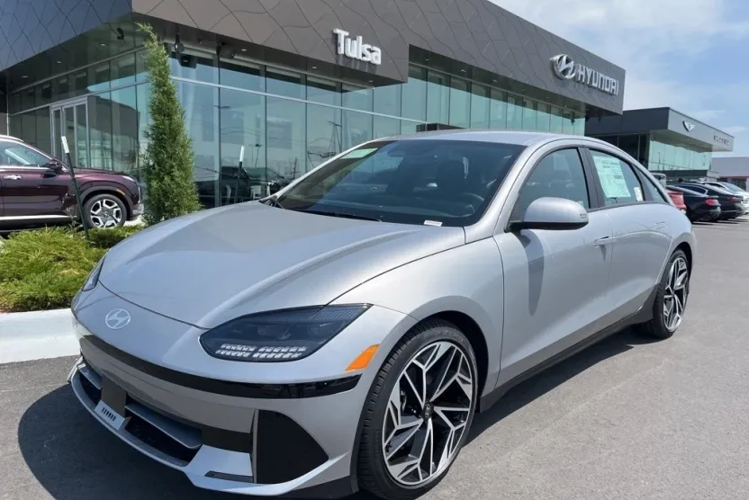 2024 Hyundai Ioniq 6 SEL photo 1