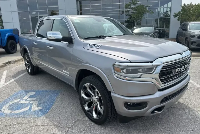2022 Ram 1500 Limited photo 1