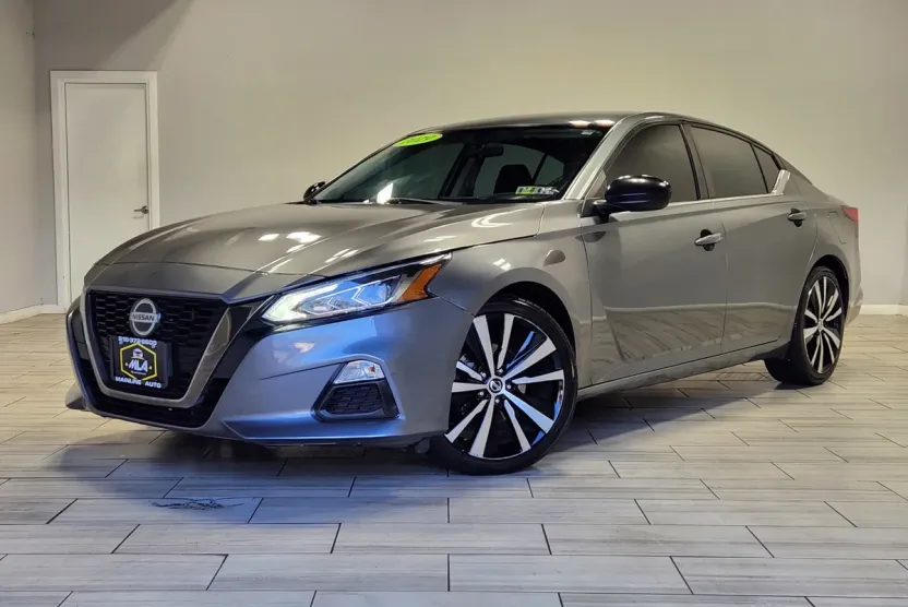 2019 Nissan Altima 2.5 SR photo 1