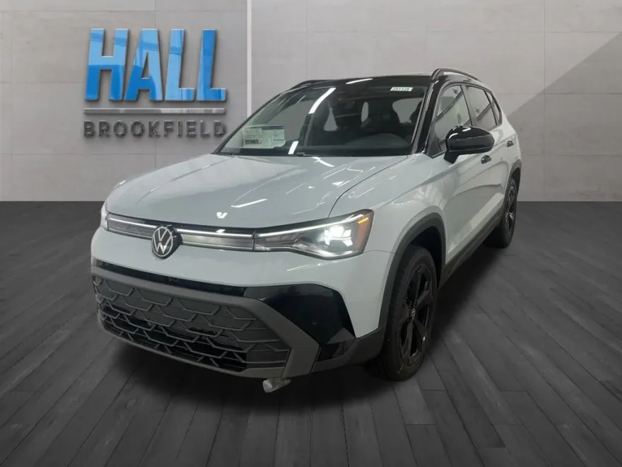2025 Volkswagen Taos SE photo 1