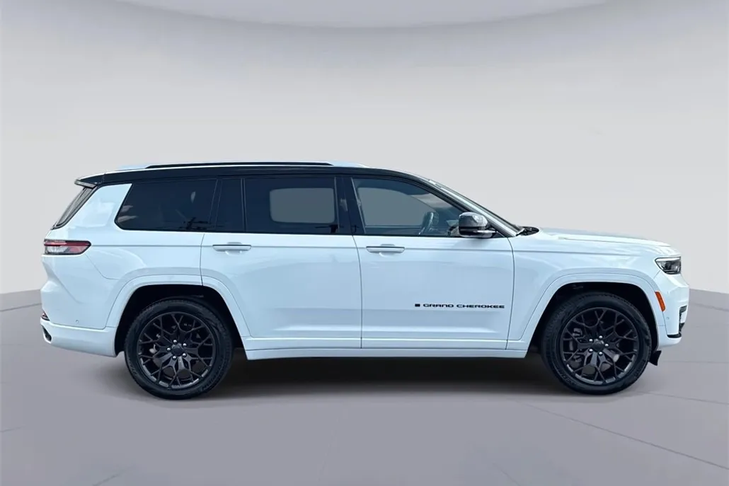 2023 Jeep Grand Cherokee L Summit Reserve photo 1