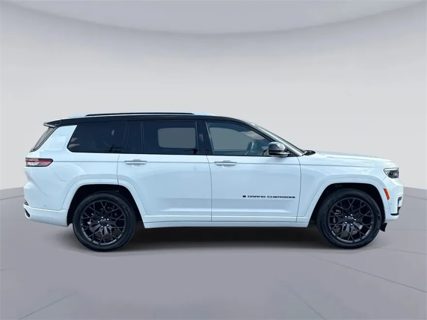 2023 Jeep Grand Cherokee L Summit Reserve photo 1