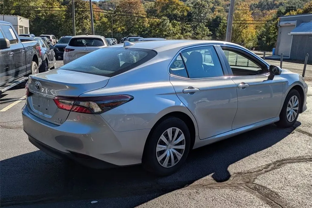 2023 Toyota Camry Hybrid LE photo 1