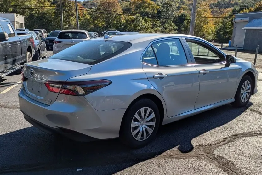 2023 Toyota Camry Hybrid LE photo 1