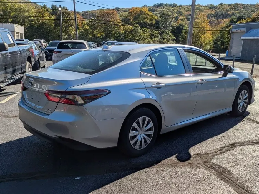 2023 Toyota Camry Hybrid LE photo 1