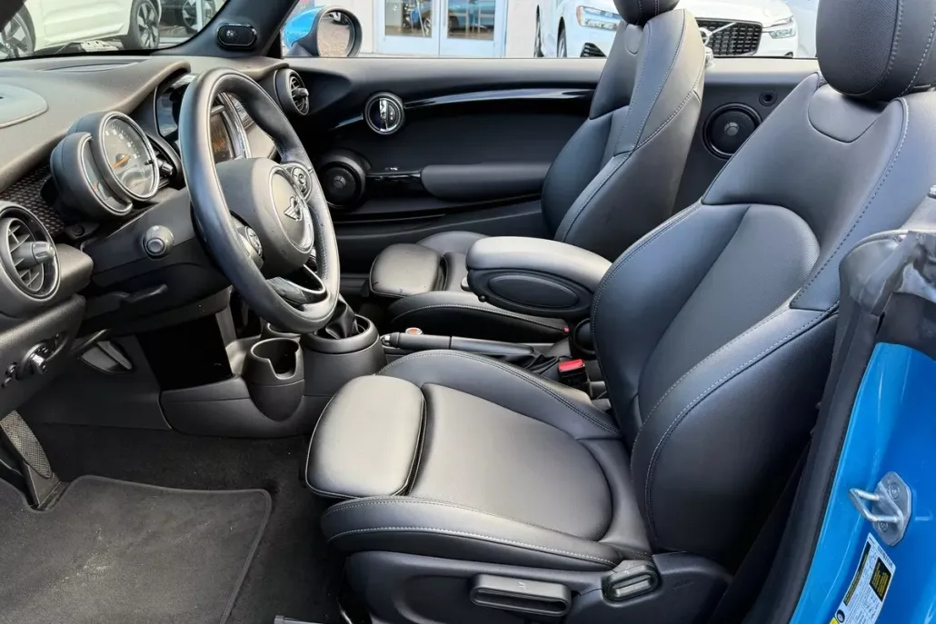 2018 Mini Cooper Convertible S photo 1