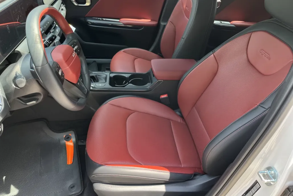 2025 Kia K4 GT-Line photo 1