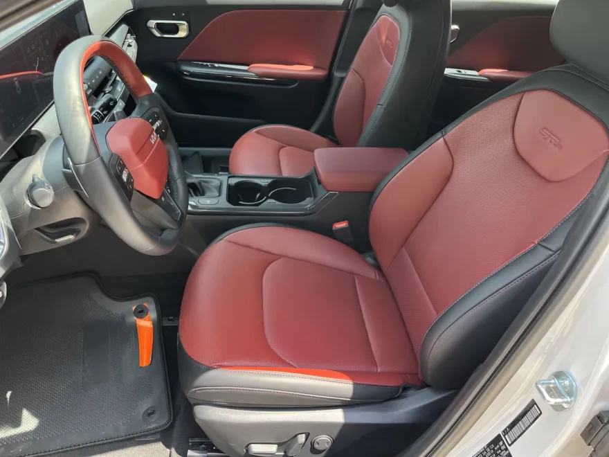 2025 Kia K4 GT-Line photo 1