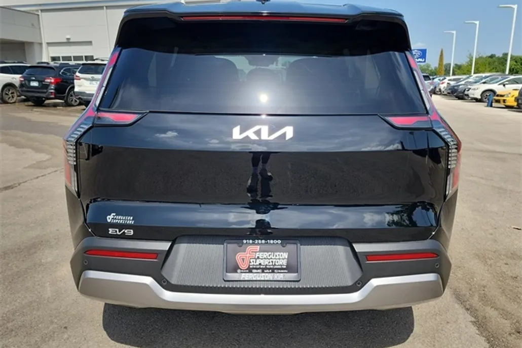 2026 Kia EV9 Light Long Range photo 1
