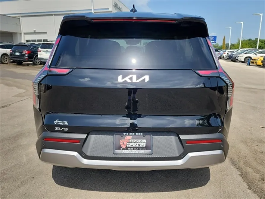 2026 Kia EV9 Light Long Range photo 1