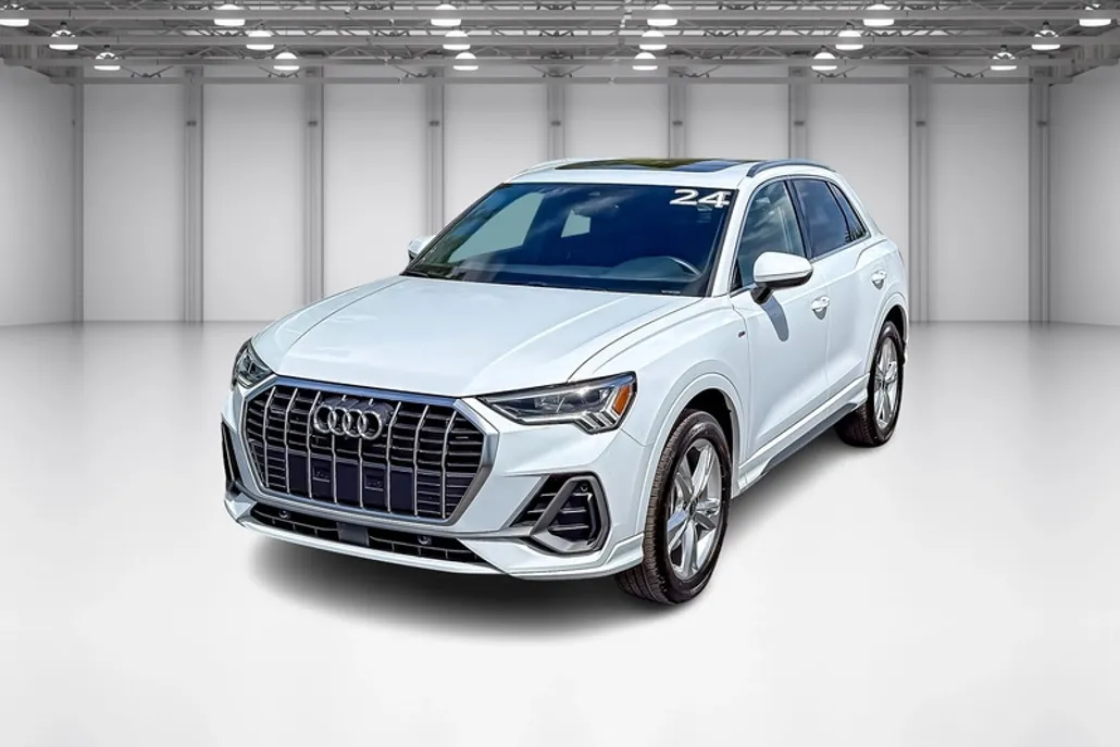 2024 Audi Q3 45 TFSI S line Premium photo 1