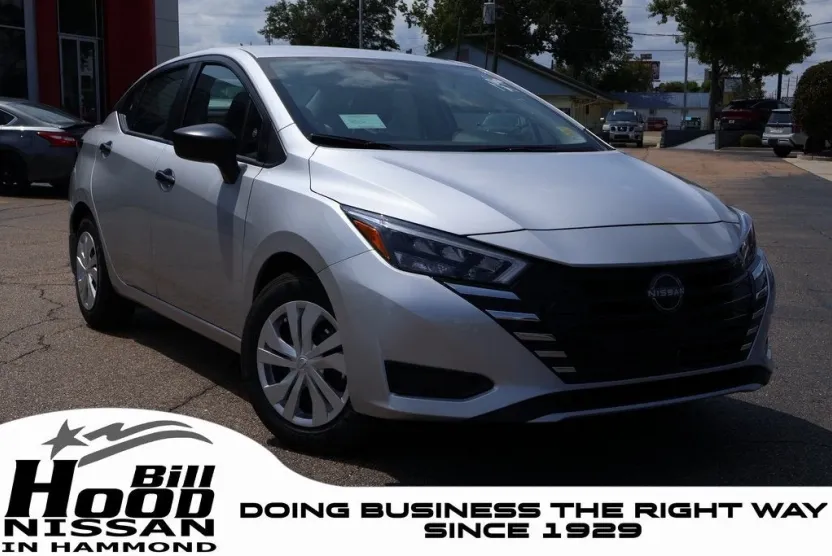 2025 Nissan Versa 1.6 S photo 1