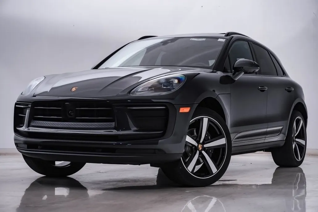 2026 Porsche Macan T photo 1
