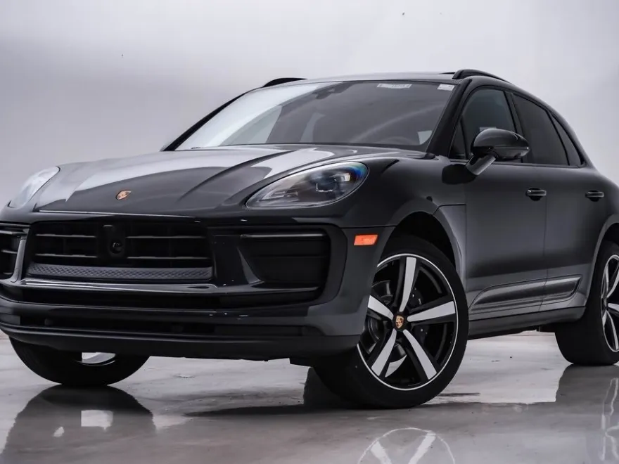 2026 Porsche Macan T photo 1