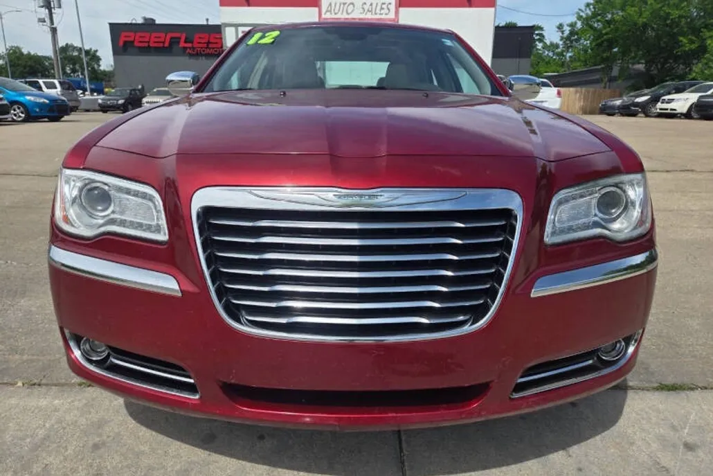 2012 Chrysler 300 C photo 1