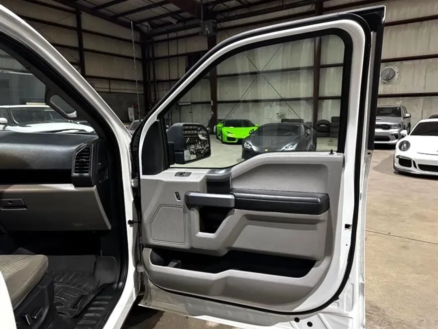 2016 Ford F-150 XLT photo 24