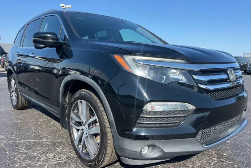 2017 Honda Pilot Touring photo 1