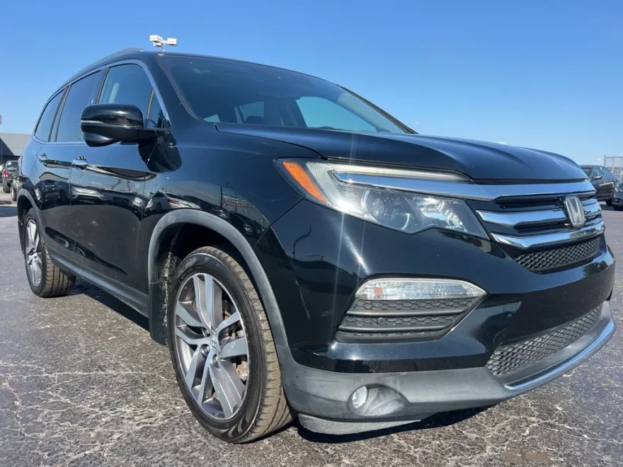 2017 Honda Pilot Touring photo 1