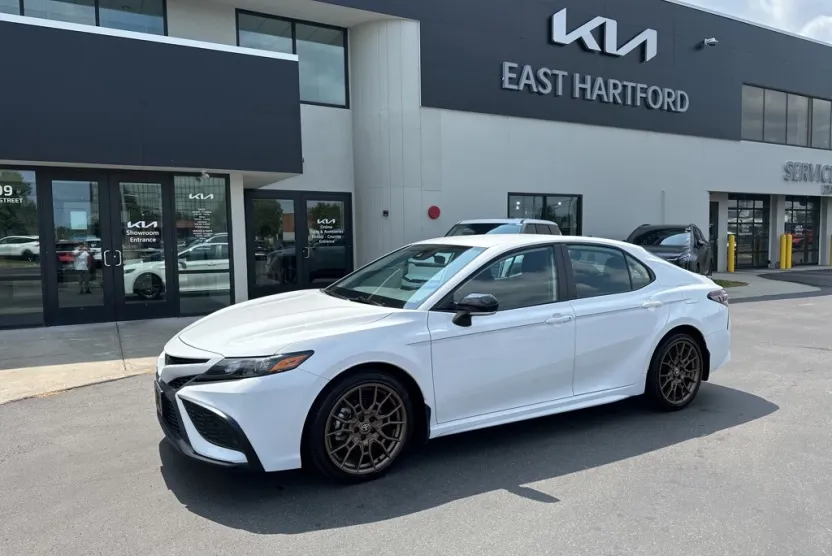 2023 Toyota Camry SE photo 1