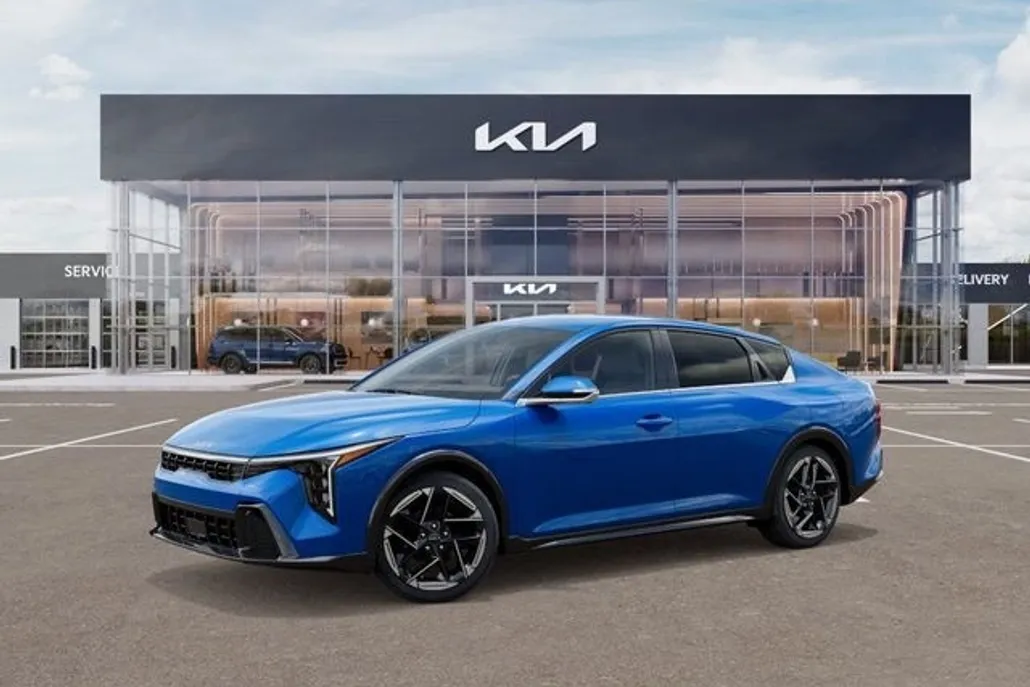 2025 Kia K4 GT-Line photo 1