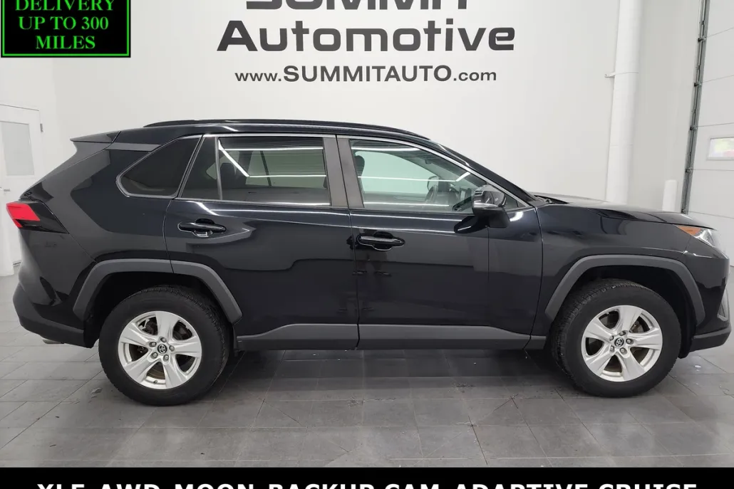 2019 Toyota RAV4 XLE photo 1