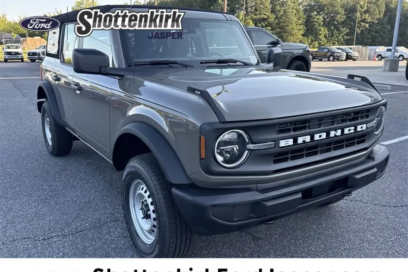 2025 Ford Bronco Base photo 1