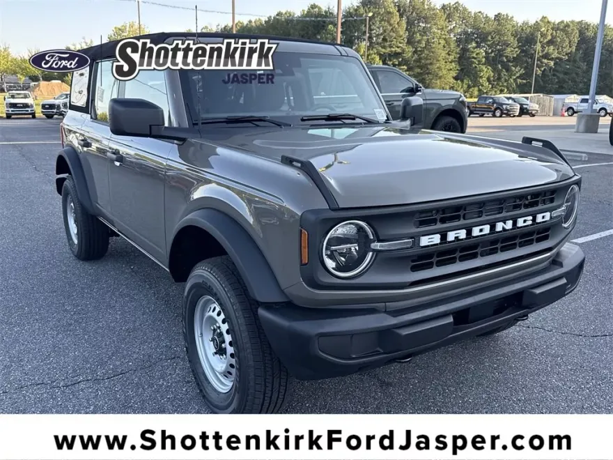 2025 Ford Bronco Base photo 1
