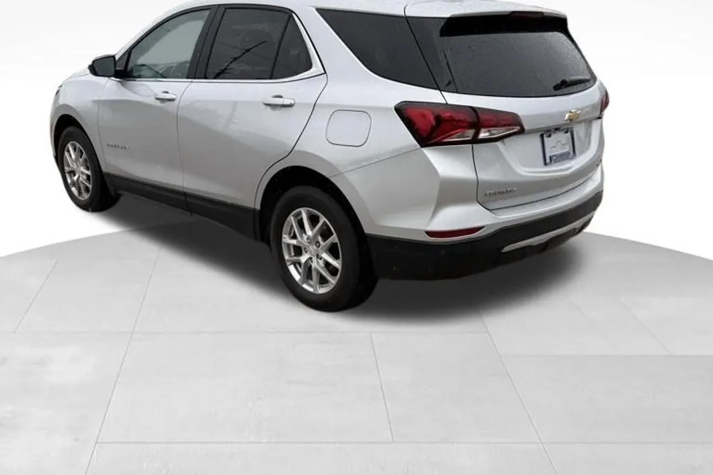 2022 Chevrolet Equinox LT photo 1