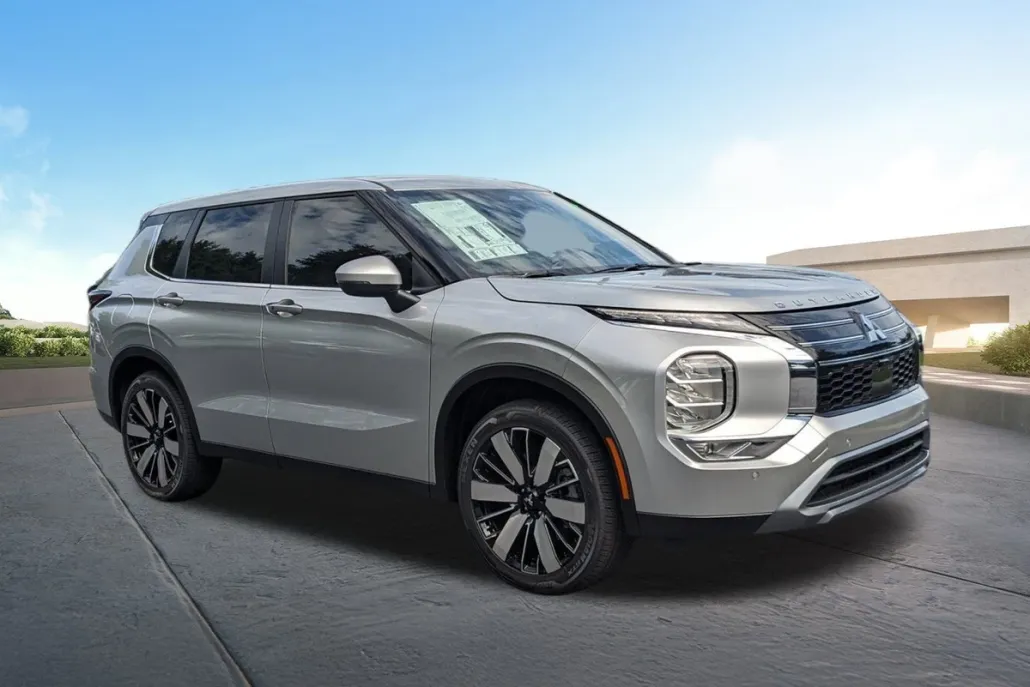 2025 Mitsubishi Outlander SE photo 1